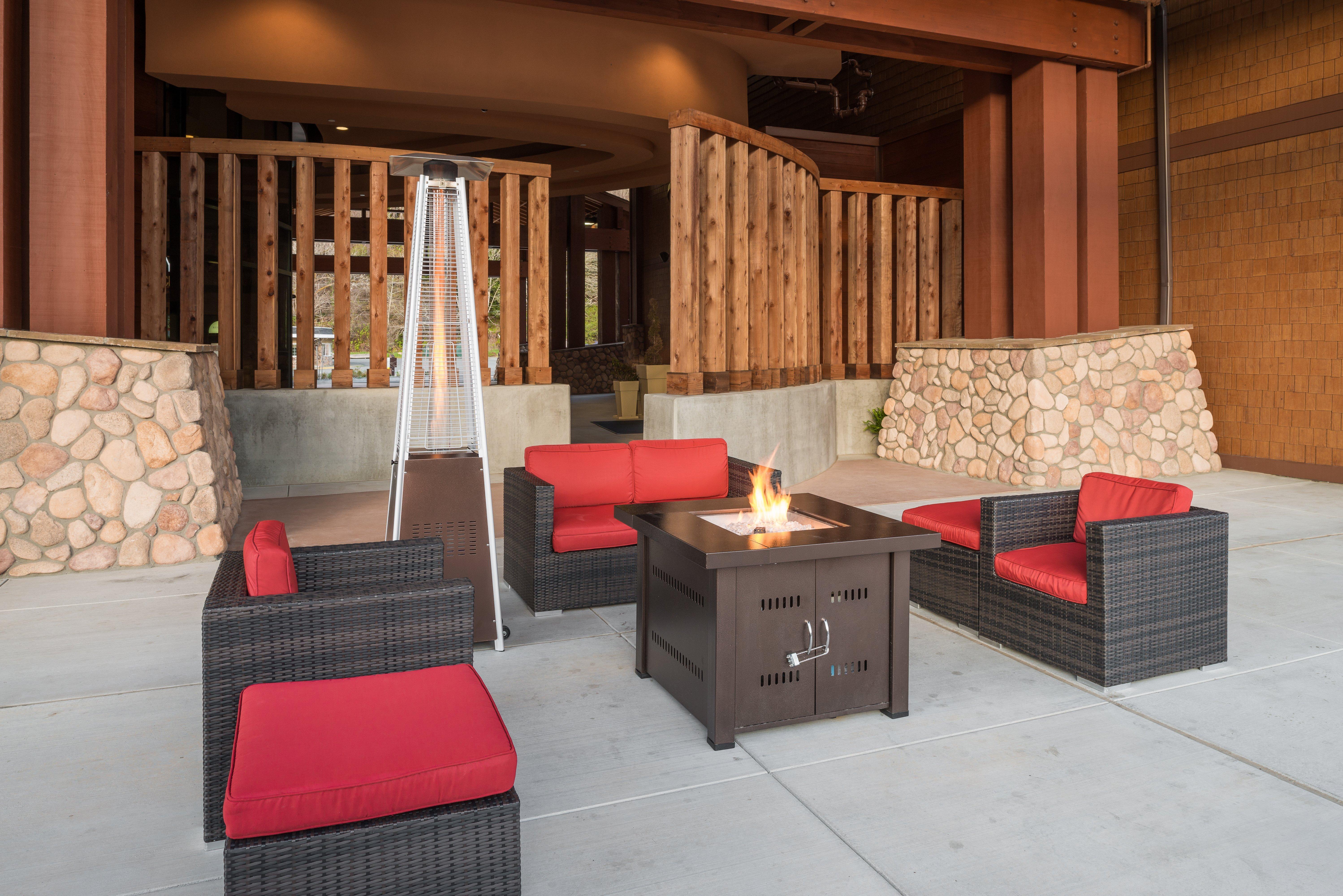 Holiday Inn Express Redwood National Park By Ihg Klamath Exterior photo