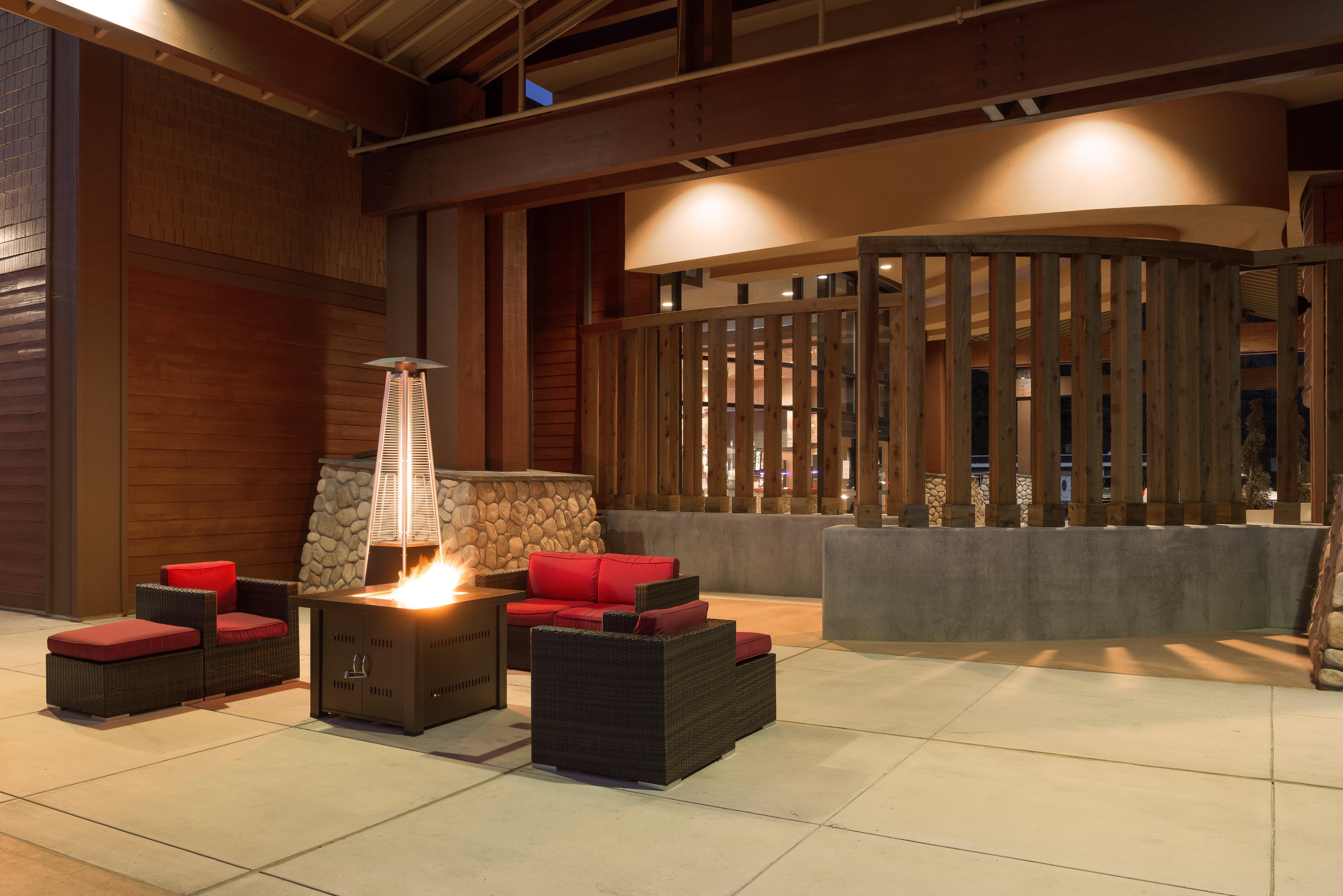 Holiday Inn Express Redwood National Park By Ihg Klamath Exterior photo